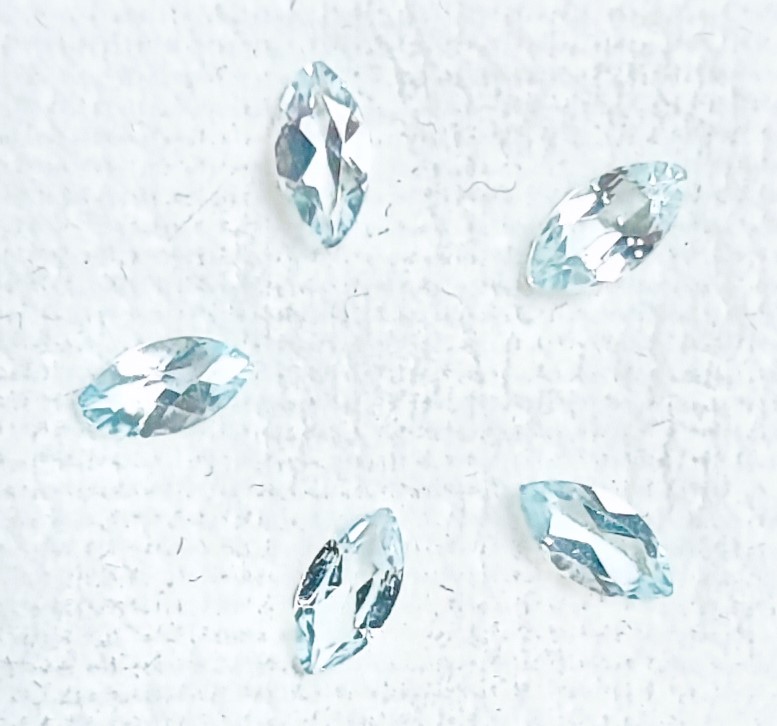 LOT DE 5 TOPAZES TRAITEES MARQUISE 6X3 MM